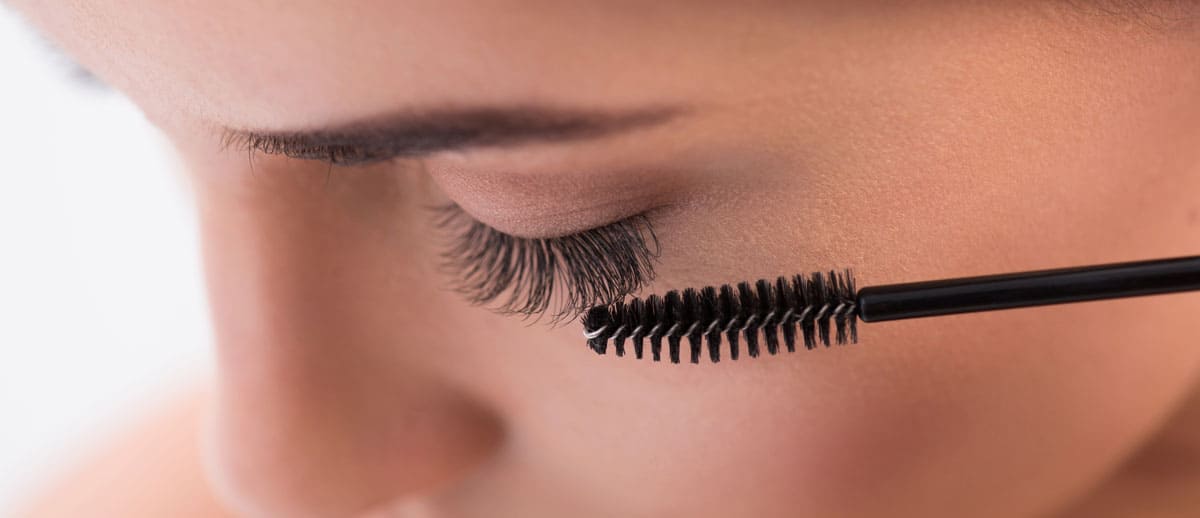 Pflege von Wimpernverlängerungen